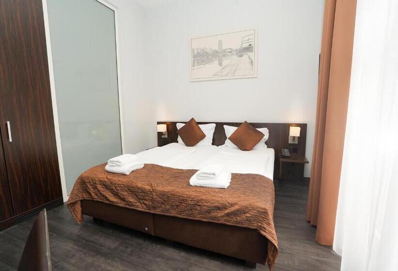 패밀리 스위트, The Atrium