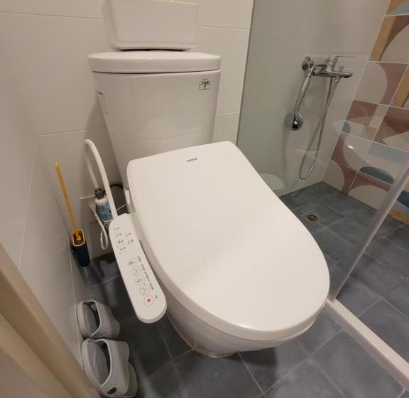 Economy Quadruple Room, Red Rose B&b漫楓宿民宿 桃園市民宿110號