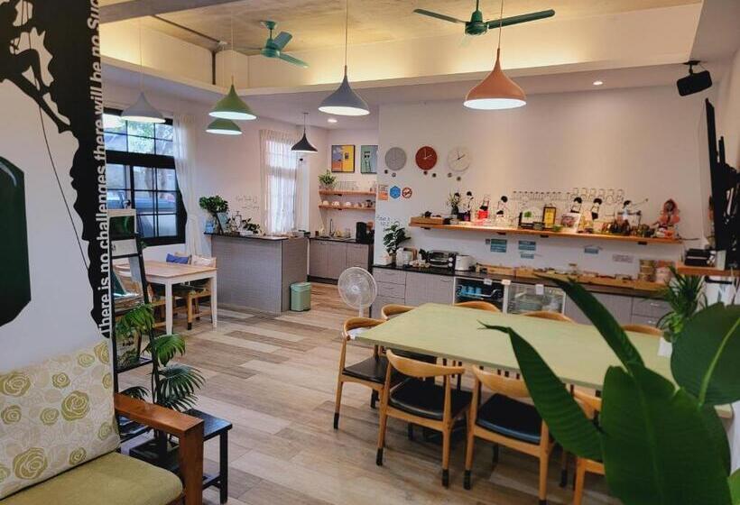 Economy Quadruple Room, Red Rose B&b漫楓宿民宿 桃園市民宿110號