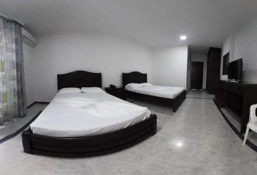 スタンダード4人部屋, Zahira Hotel Melgar