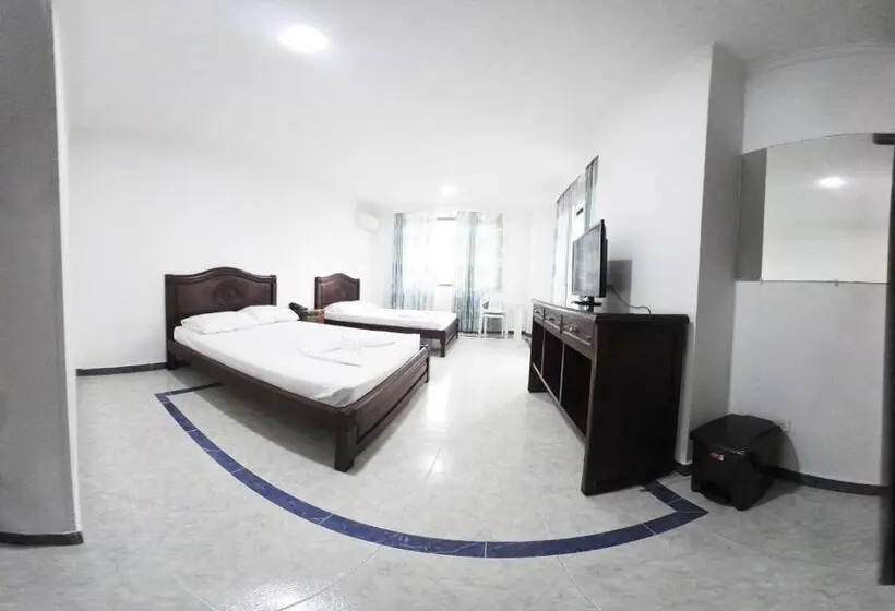スタンダード4人部屋, Zahira Hotel Melgar