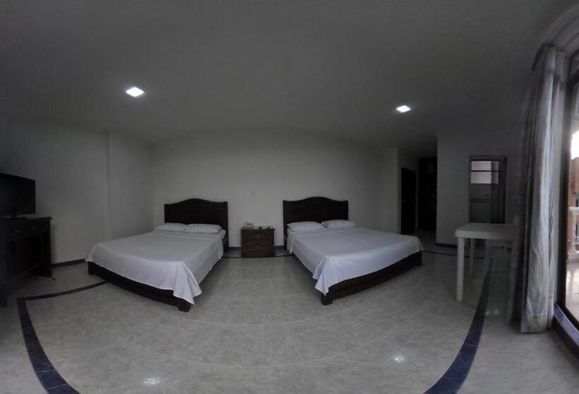 Четырехместный Номер Стандарт, Zahira Hotel Melgar