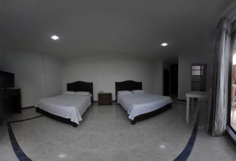 スタンダード4人部屋, Zahira Hotel Melgar
