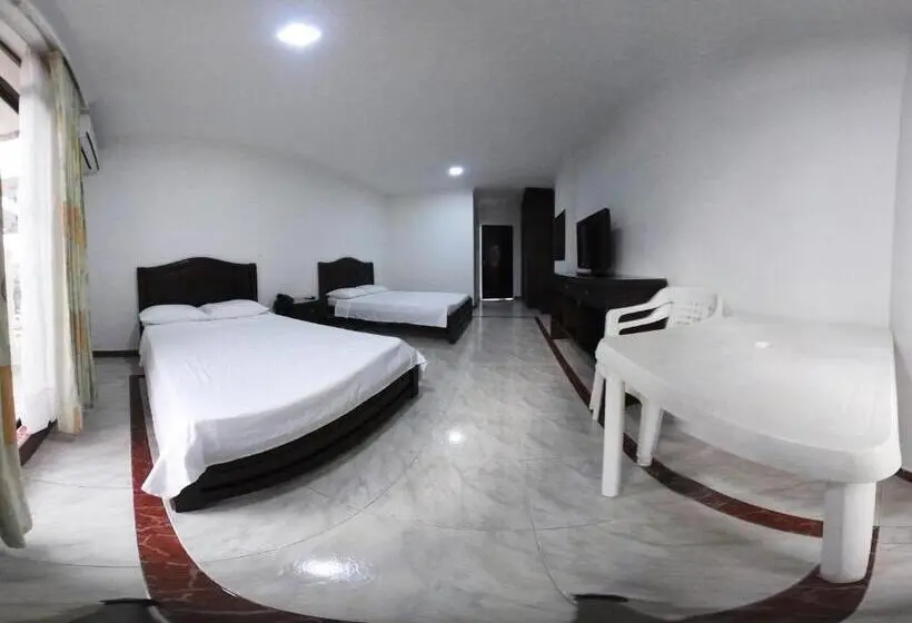 スタンダード4人部屋, Zahira Hotel Melgar