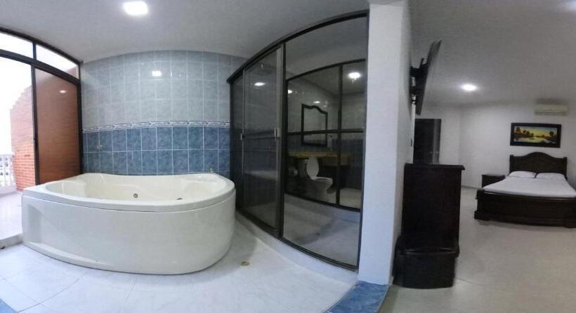 스위트, Zahira Hotel Melgar