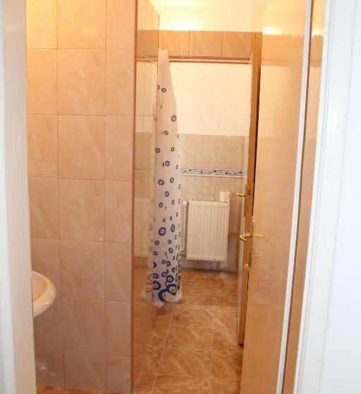 تختخواب در اتاق مشترک, Hostel Teresianum