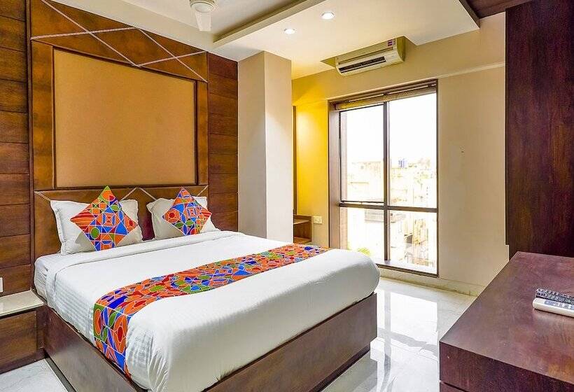 Quarto deluxe, Fabhotel Eros 211   Nr Sreebhumi