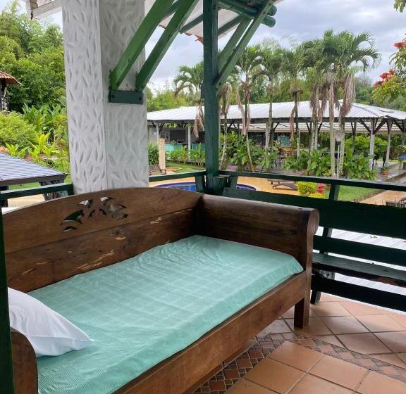 带花园景观和一个卧室的别墅, Villa Juana