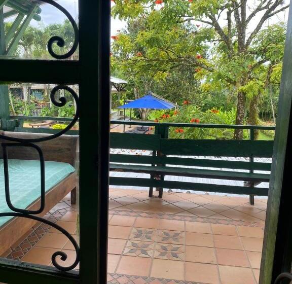 带花园景观和一个卧室的别墅, Villa Juana