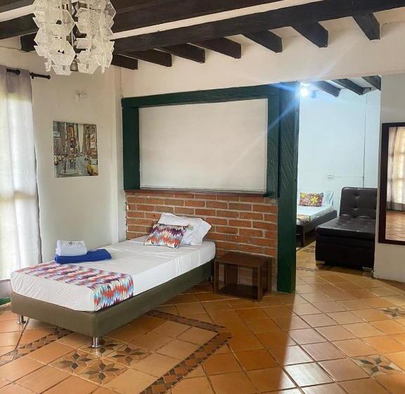 带花园景观和一个卧室的别墅, Villa Juana