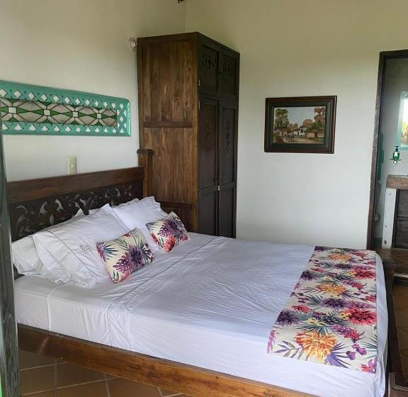 带花园景观和一个卧室的别墅, Villa Juana