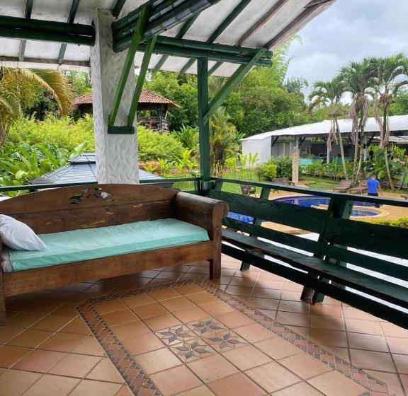 带花园景观和一个卧室的别墅, Villa Juana