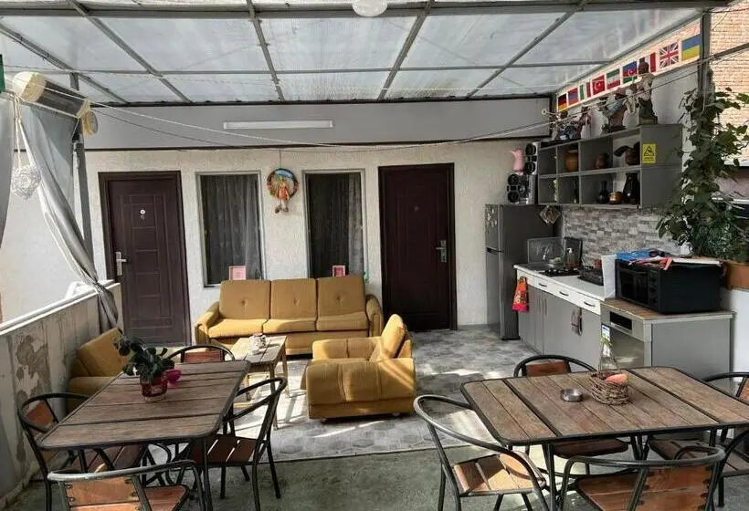 اتاق اکونومی, Apartments Lezzet