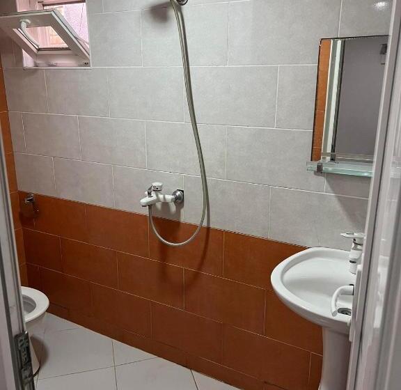 اتاق اکونومی, Apartments Lezzet