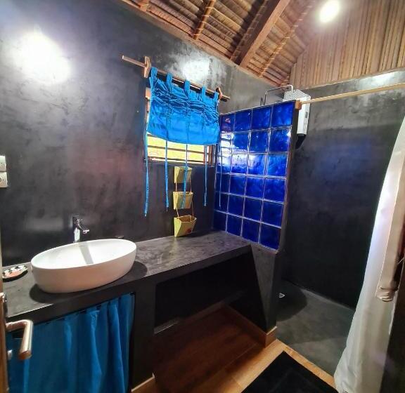 بانگلوی لوکس, Coconut Lodge