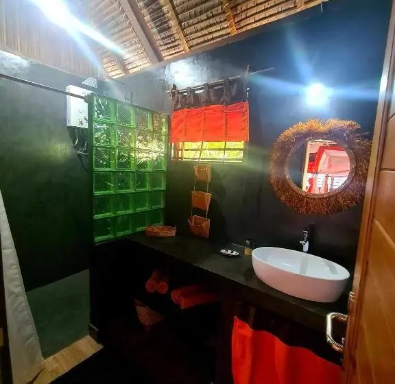 بانگلوی استاندارد با چشم‌انداز دریا, Coconut Lodge