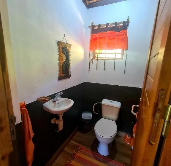 بانگلوی استاندارد با چشمانداز دریا, Coconut Lodge