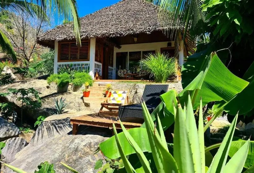 بانگلوی استاندارد با چشم‌انداز دریا, Coconut Lodge