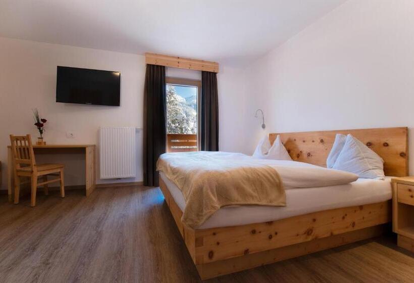 اتاق استاندارد سه تخته با بالکن, Apartments B&b Pretermo