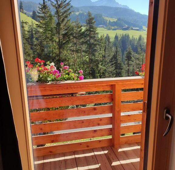 اتاق استاندارد سه تخته با بالکن, Apartments B&b Pretermo