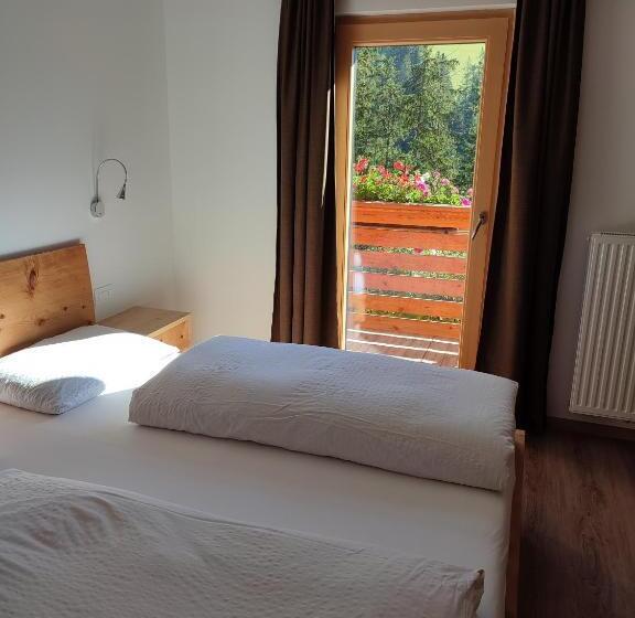 اتاق استاندارد سه تخته با بالکن, Apartments B&b Pretermo