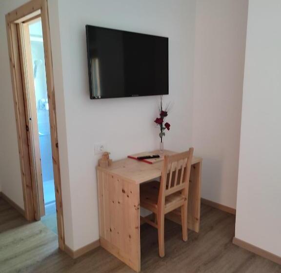 اتاق استاندارد با چشم‌انداز کوهستان, Apartments B&b Pretermo