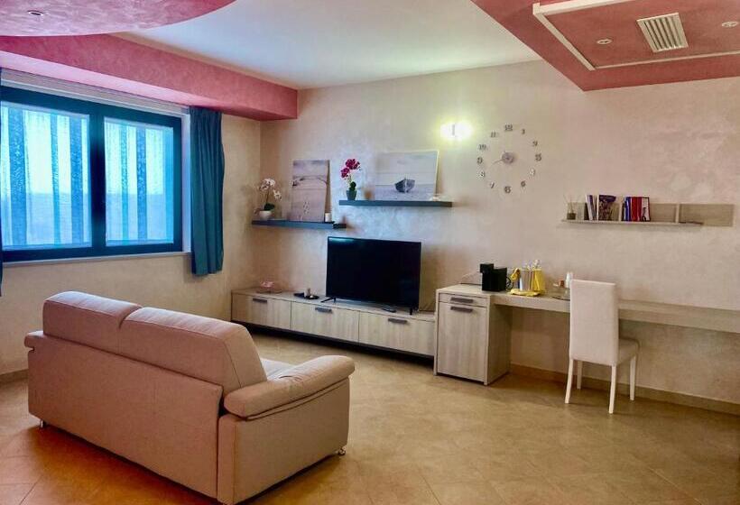 小型豪华套房, L'incontro