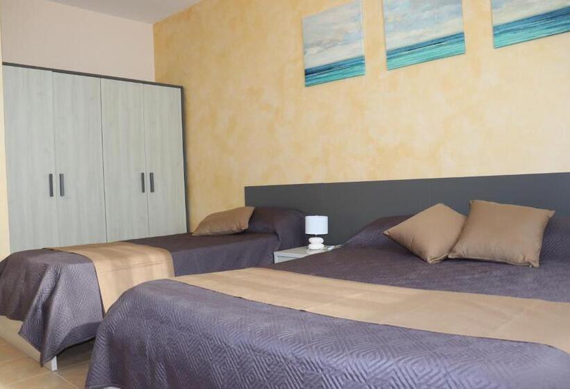 标准三人间, L'incontro