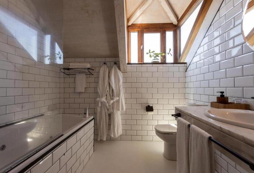 جناح سرير كينج, No Mad Green