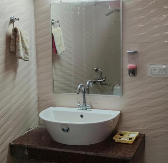 جناح ديلوكس سرير كينج, Shresth