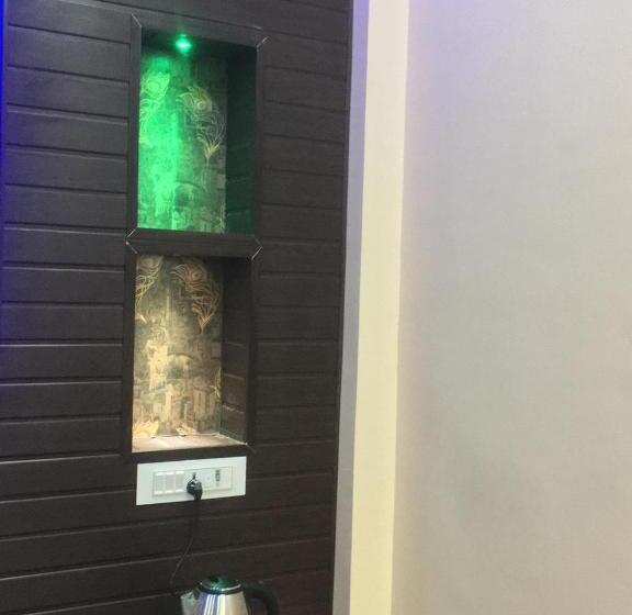 جناح ديلوكس سرير كينج, Shresth