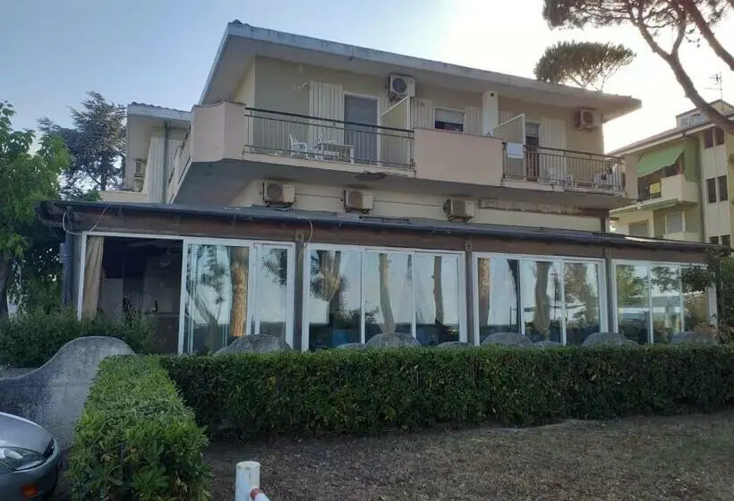 スタンダードシングルルーム, Room In Bb Quadruple Room A Stones Throw From The Sea Ideal For A Relaxing Holiday