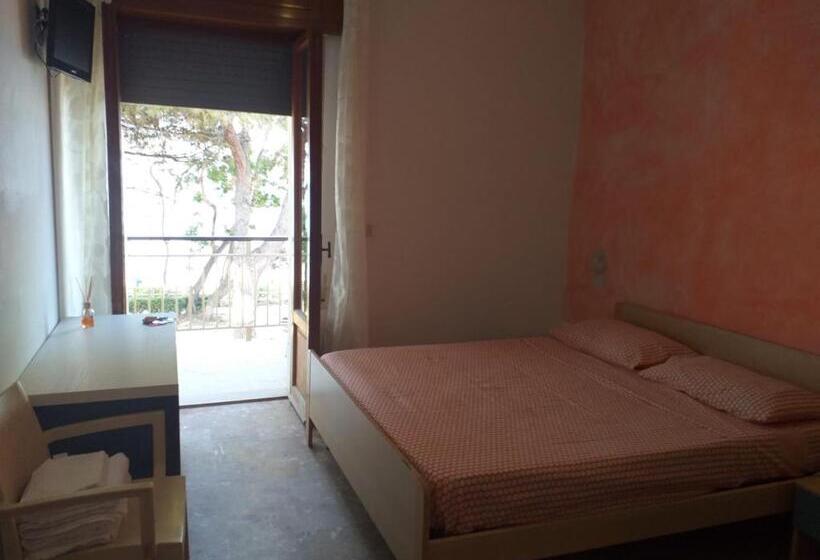 اتاق استاندارد یک نفره, Room In Bb   Quadruple Room For A Totally Relaxing Holiday