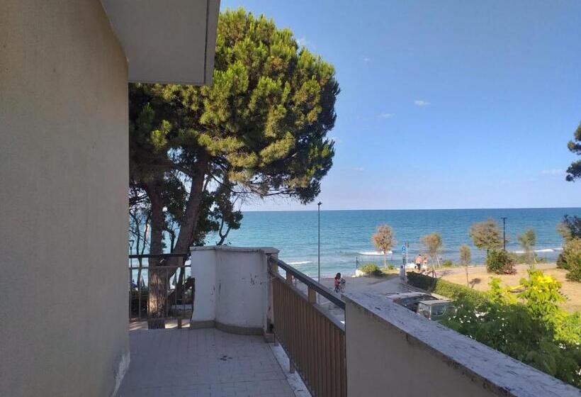 اتاق استاندارد یک نفره, Room In Bb   Quadruple Room For A Totally Relaxing Holiday