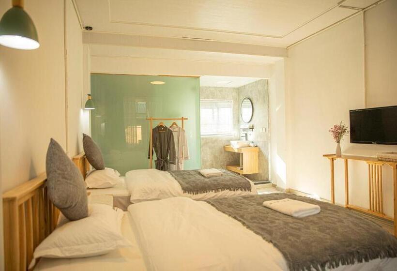 Номер Стандарт Вид на Сад, 雪湖轻奢民宿 Snowlake Inn