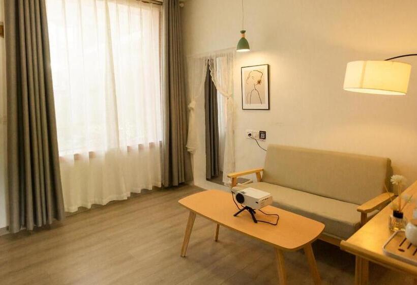 Семейный Номер Вид на Сад, 雪湖轻奢民宿 Snowlake Inn