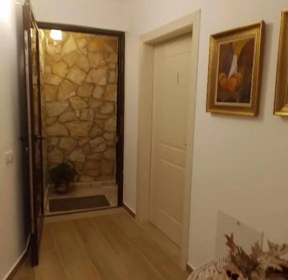 اتاق لوکس با بالکن, Vogklis House