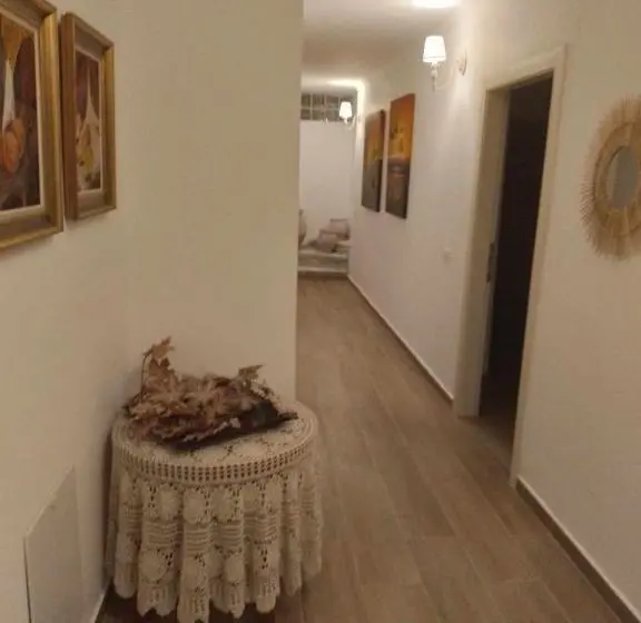 اتاق لوکس با بالکن, Vogklis House