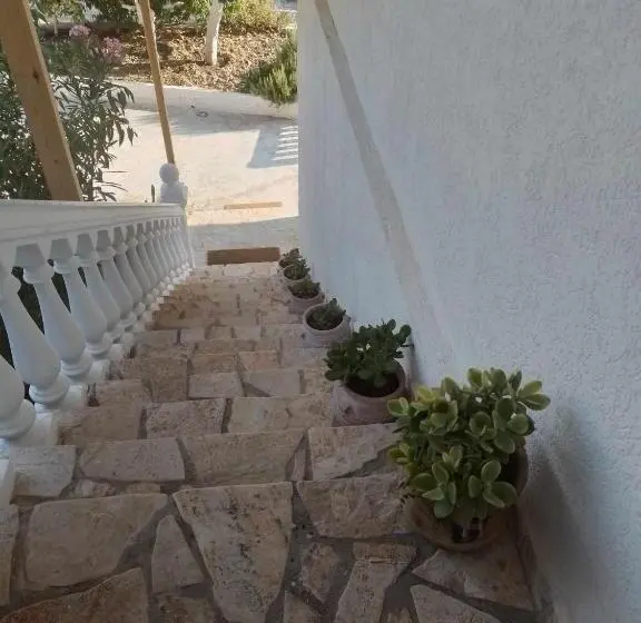اتاق لوکس با بالکن, Vogklis House