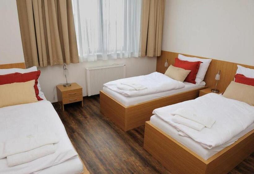 חדר סטנדרט לשלושה, Berounka