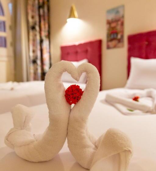 سوییت با چشم‌انداز باغ, Golden Lake Marina