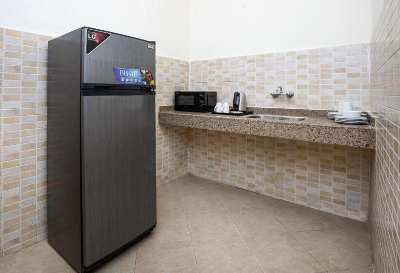 سوییت با چشم‌انداز باغ, Golden Lake Marina