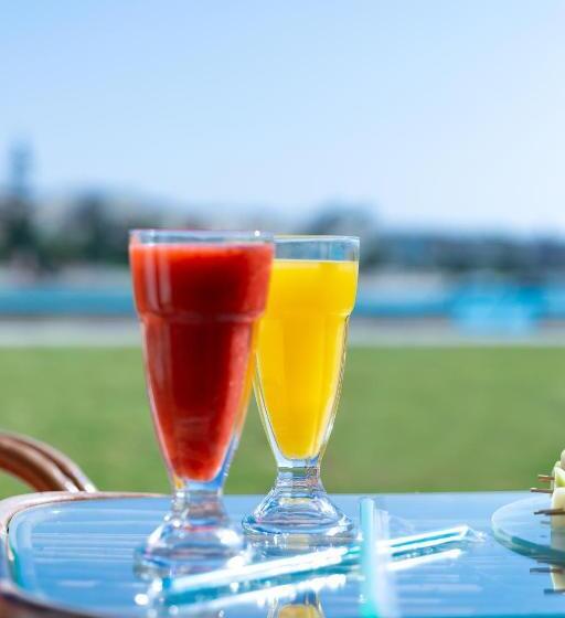 اتاق استاندارد با چشم‌انداز استخر, Golden Lake Marina