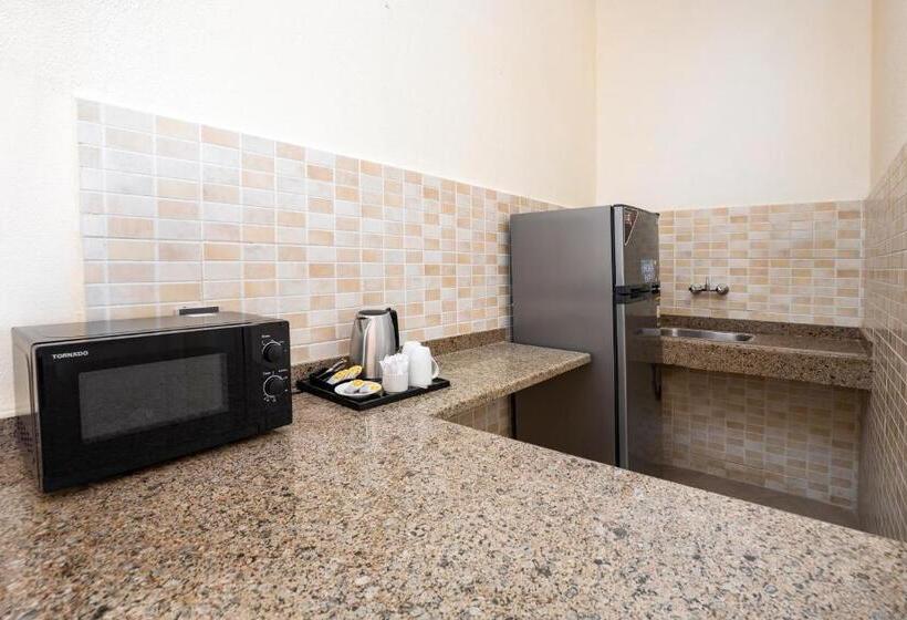 Suite with lake view, Golden Lake Marina