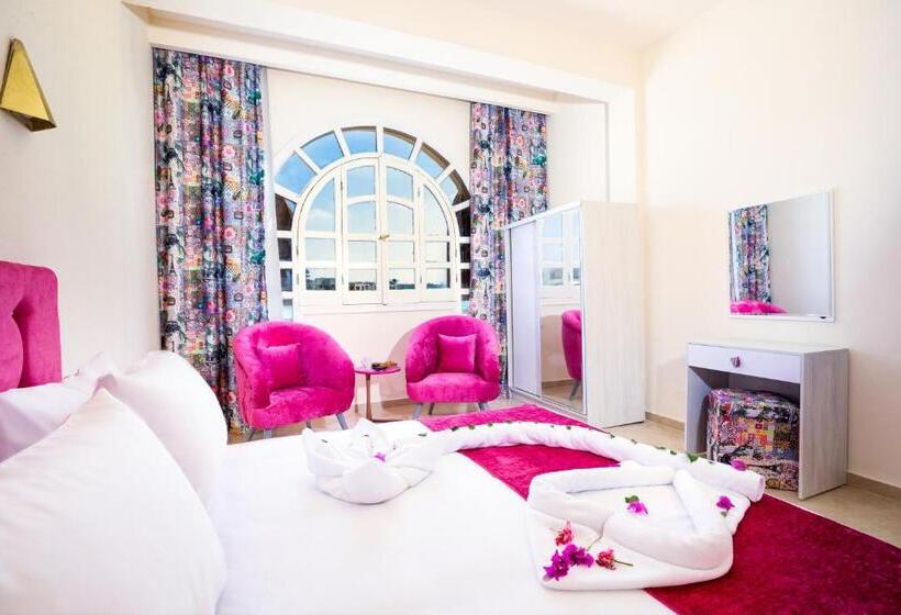 Suite with lake view, Golden Lake Marina