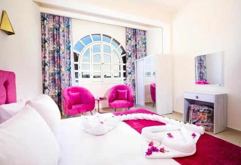 Suite with lake view, Golden Lake Marina