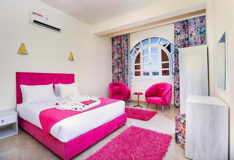 Suite with lake view, Golden Lake Marina