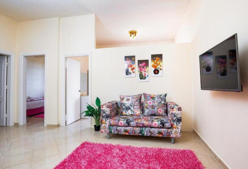 Suite with lake view, Golden Lake Marina