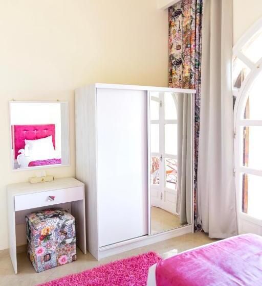 Suite with lake view, Golden Lake Marina