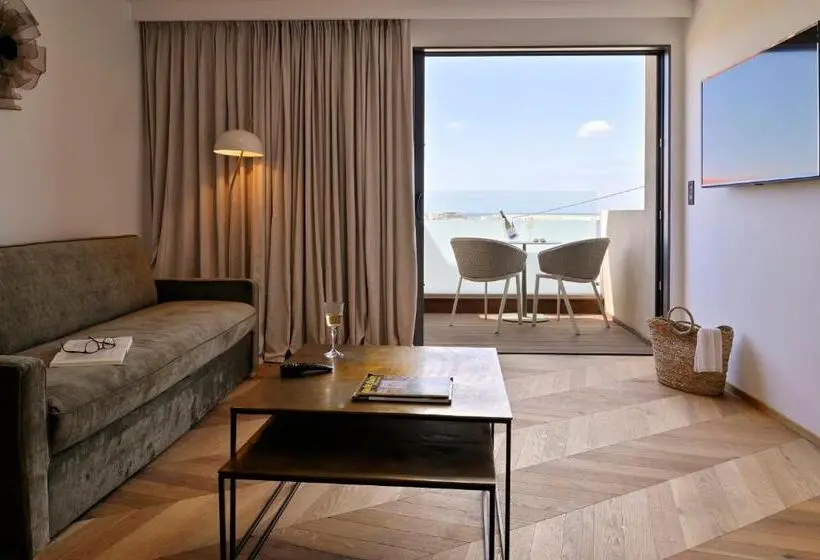 سوئیت جونیور با تراس, Hôtel & Spa Rocabella